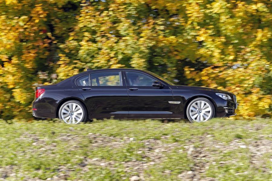  BMW 760i 2008 года  (фото 6 из 11)